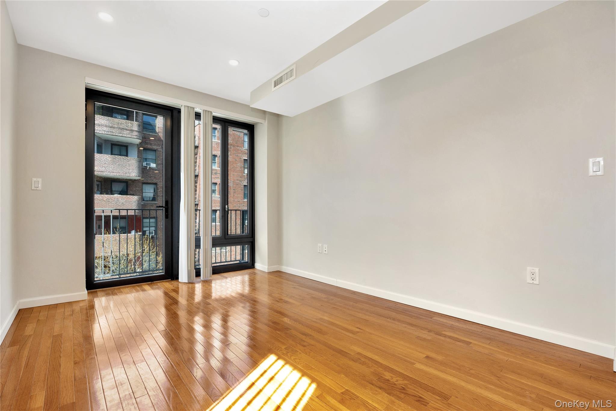 148-36 89th Avenue, Unit 3C photo 4