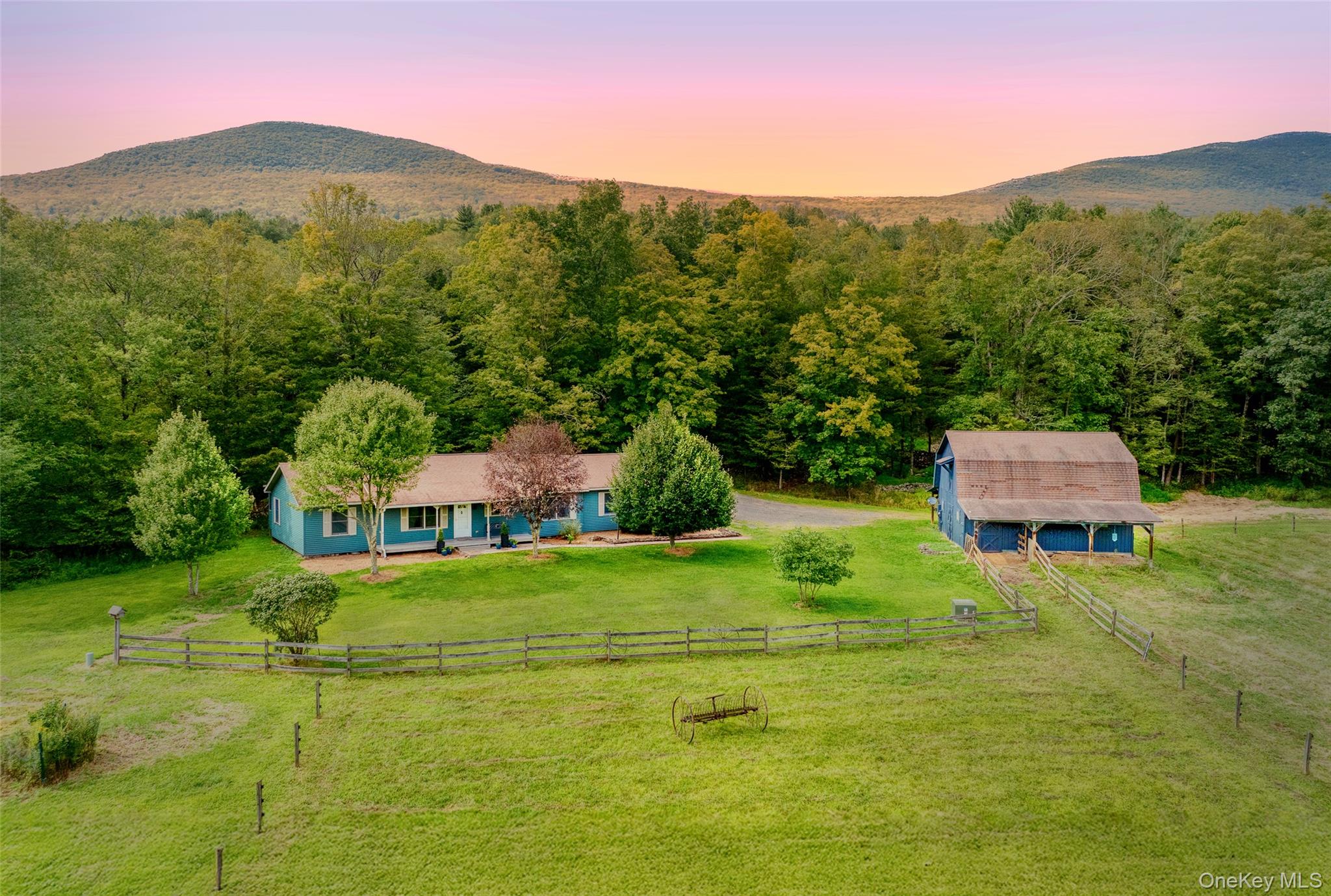 18 Jomar Lane – For Sale