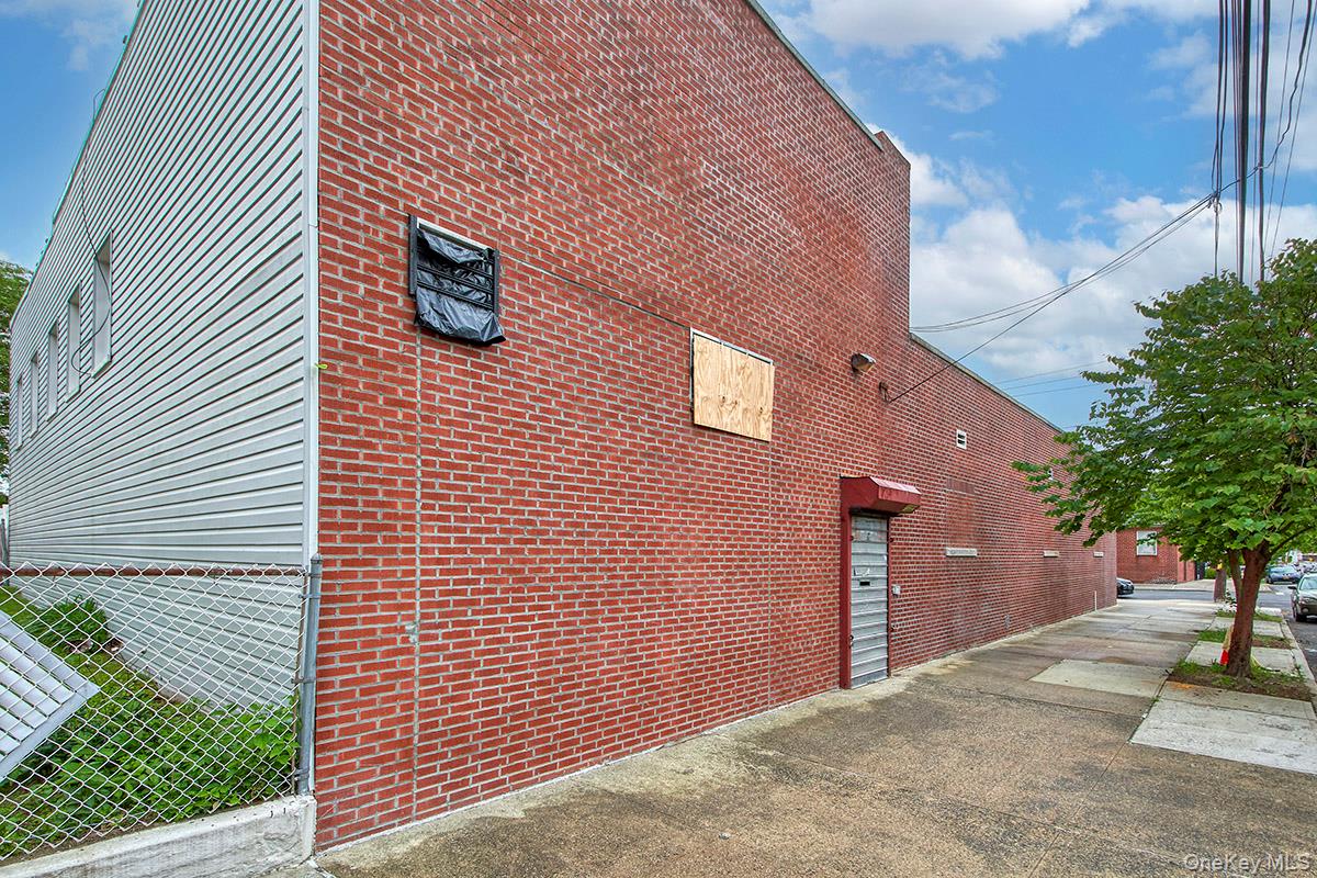 3241 Ampere Avenue – For Sale photo 4