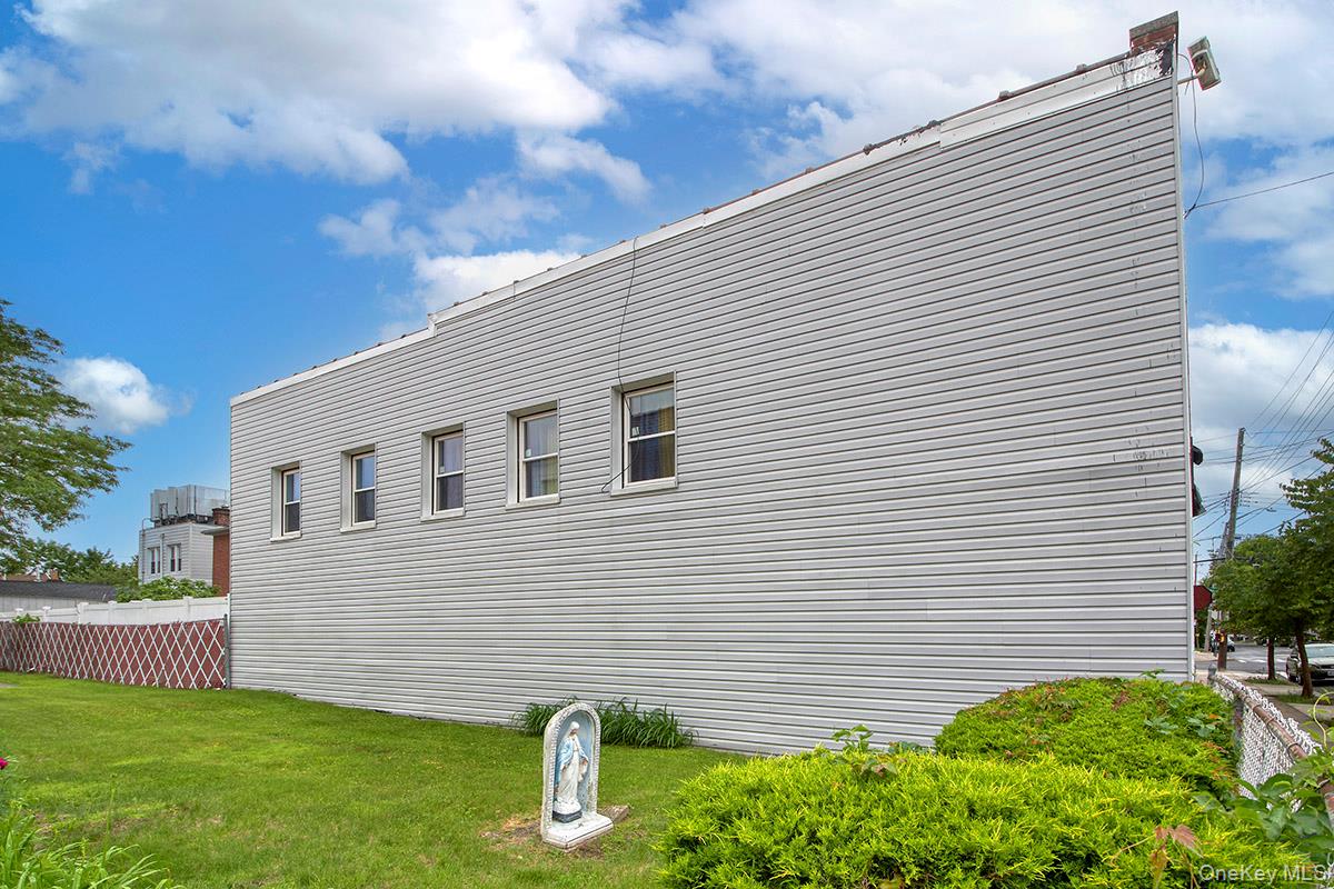 3241 Ampere Avenue – For Sale photo 3