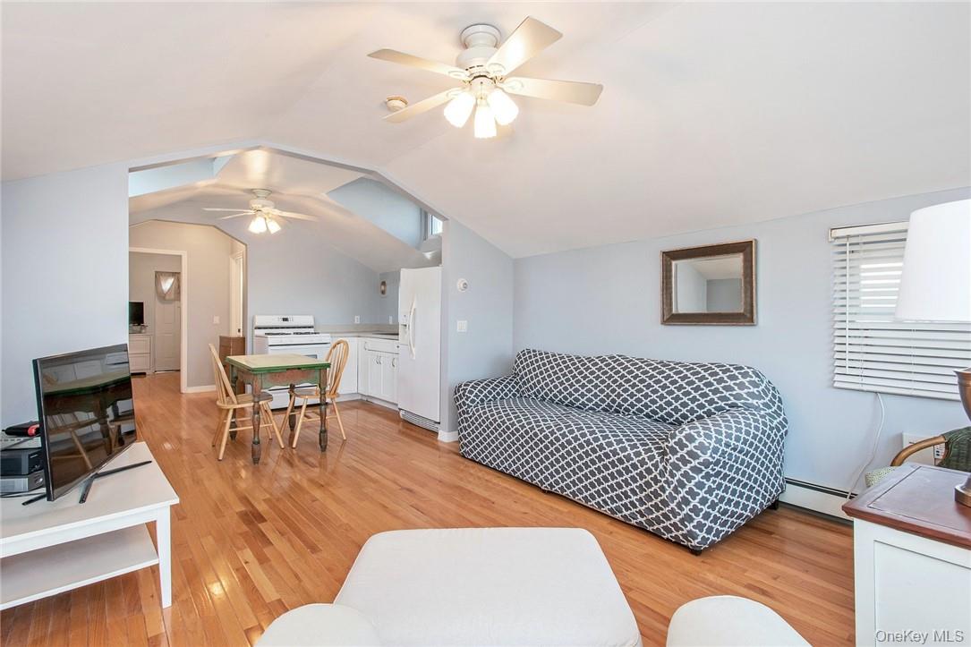 25 B Edgewater Park, Unit 25 B photo 4