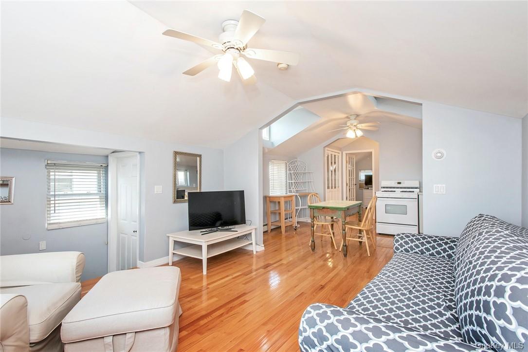 25 B Edgewater Park, Unit 25 B photo 5