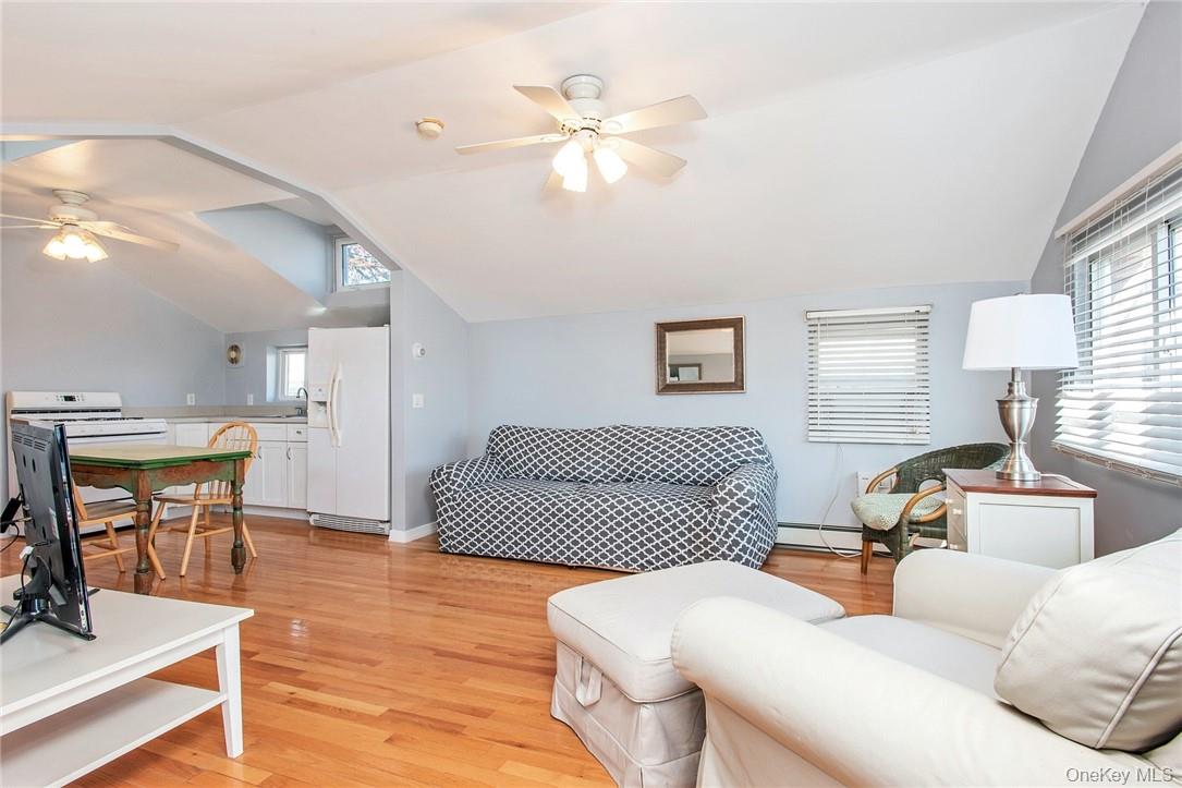 25 B Edgewater Park, Unit 25 B photo 3