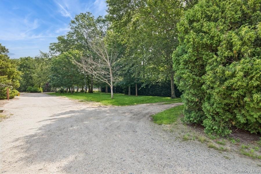550 / 538 Herricks Lane – For Rent photo 2