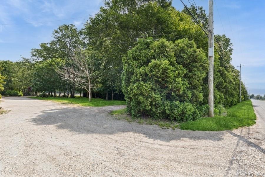 550 / 538 Herricks Lane – For Rent photo 3