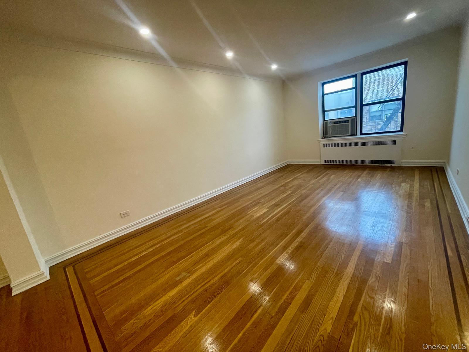 35-35 75 Street, Unit 625 photo 4