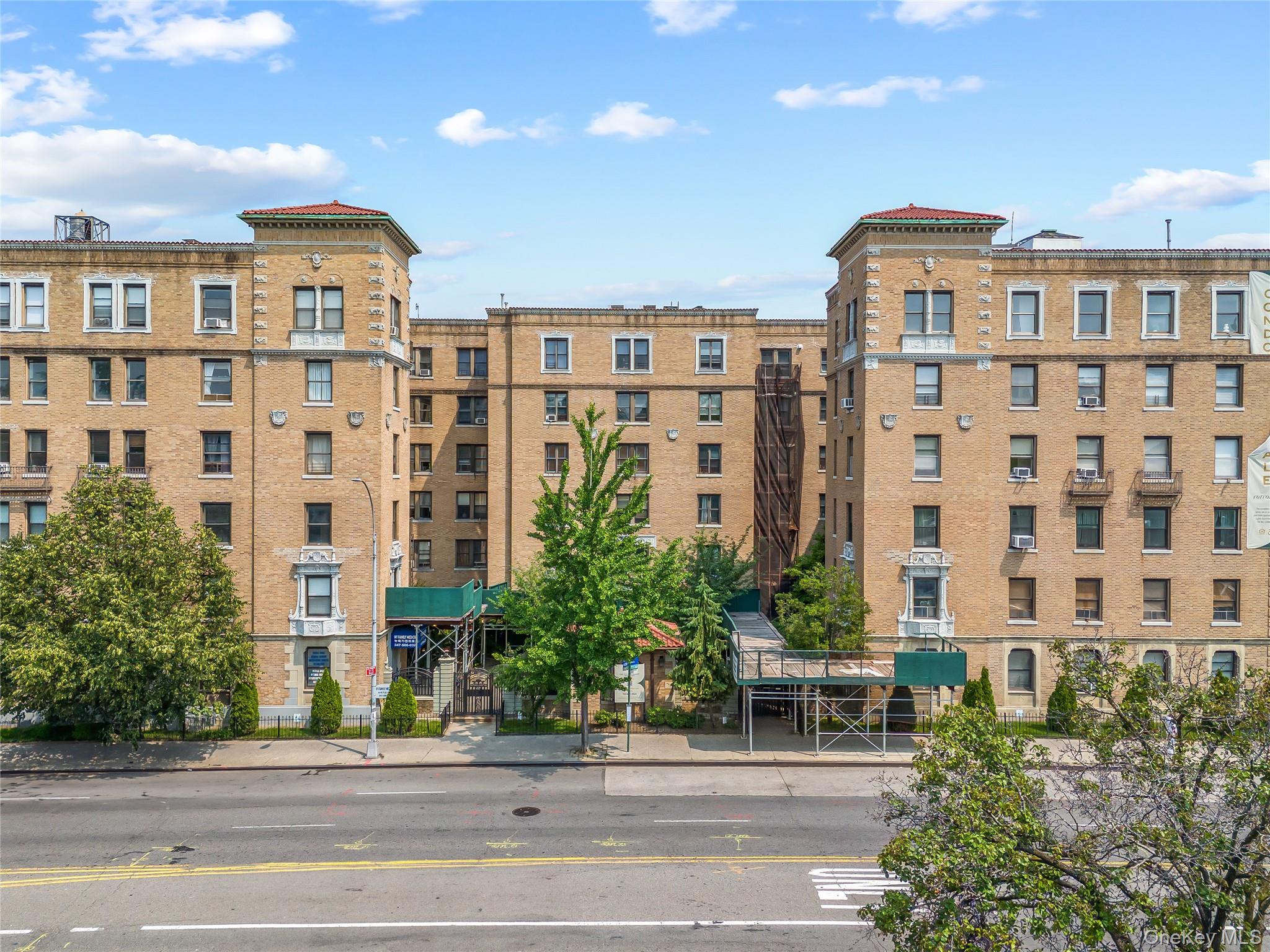 14809 Northern Boulevard, Unit 1K