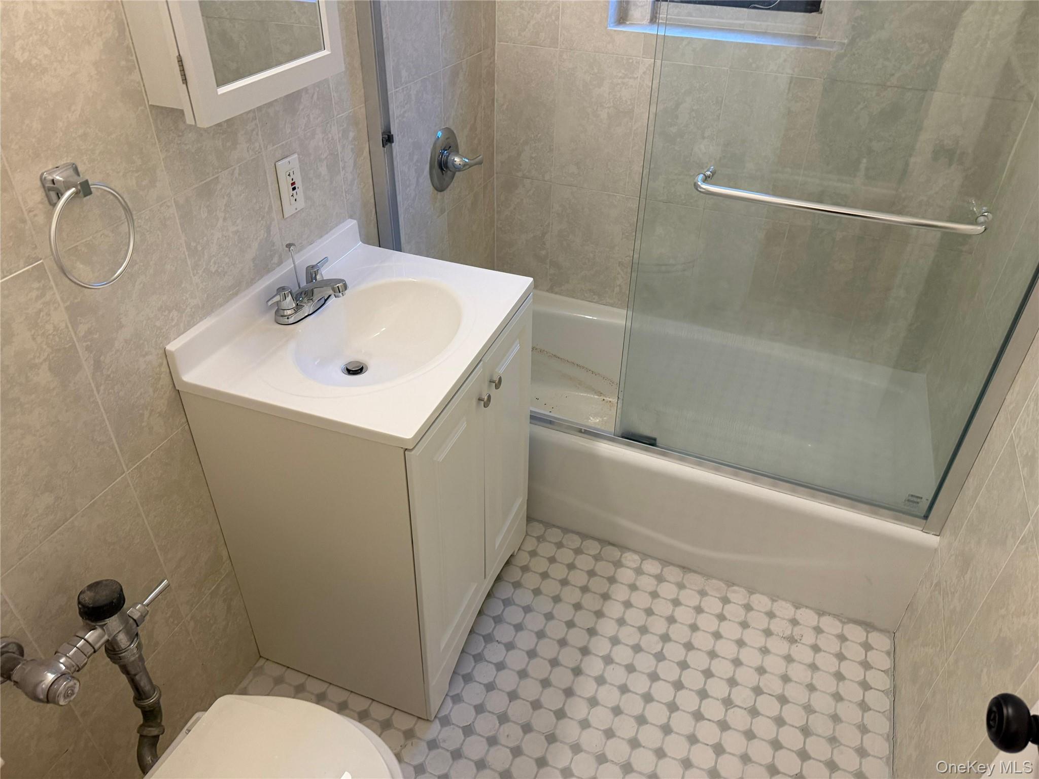 61-40 Saunders Street, Unit D24 photo 9