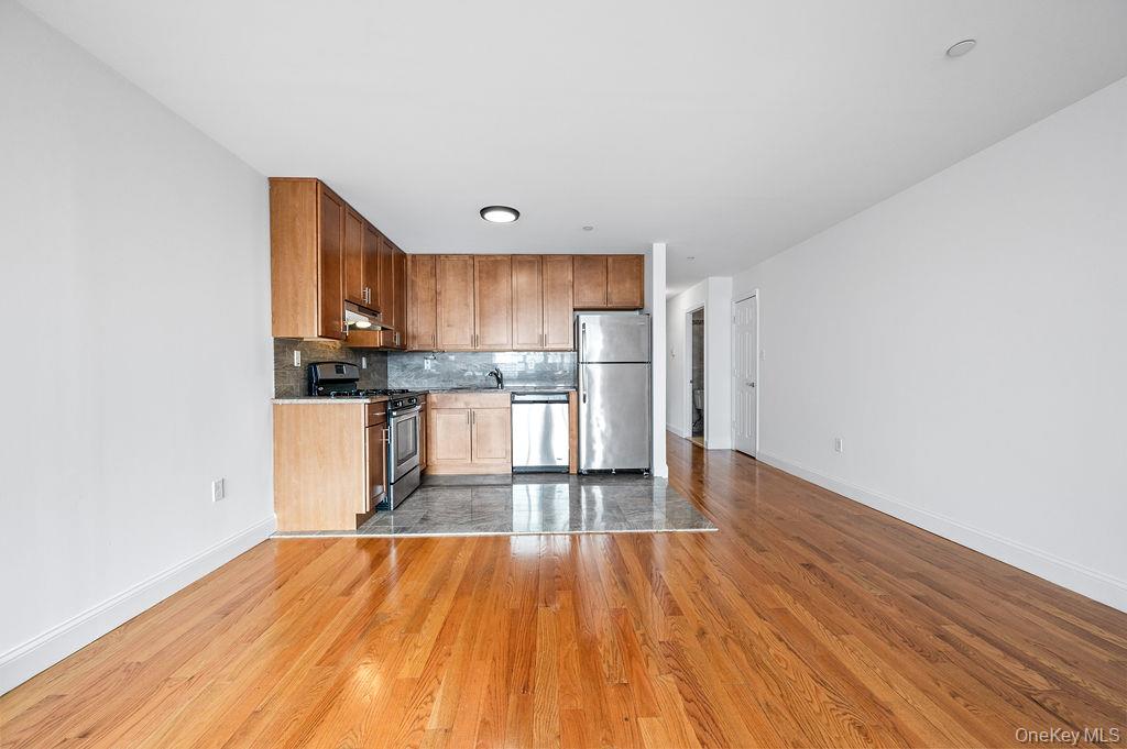16003 Sanford Avenue – For Sale photo 3