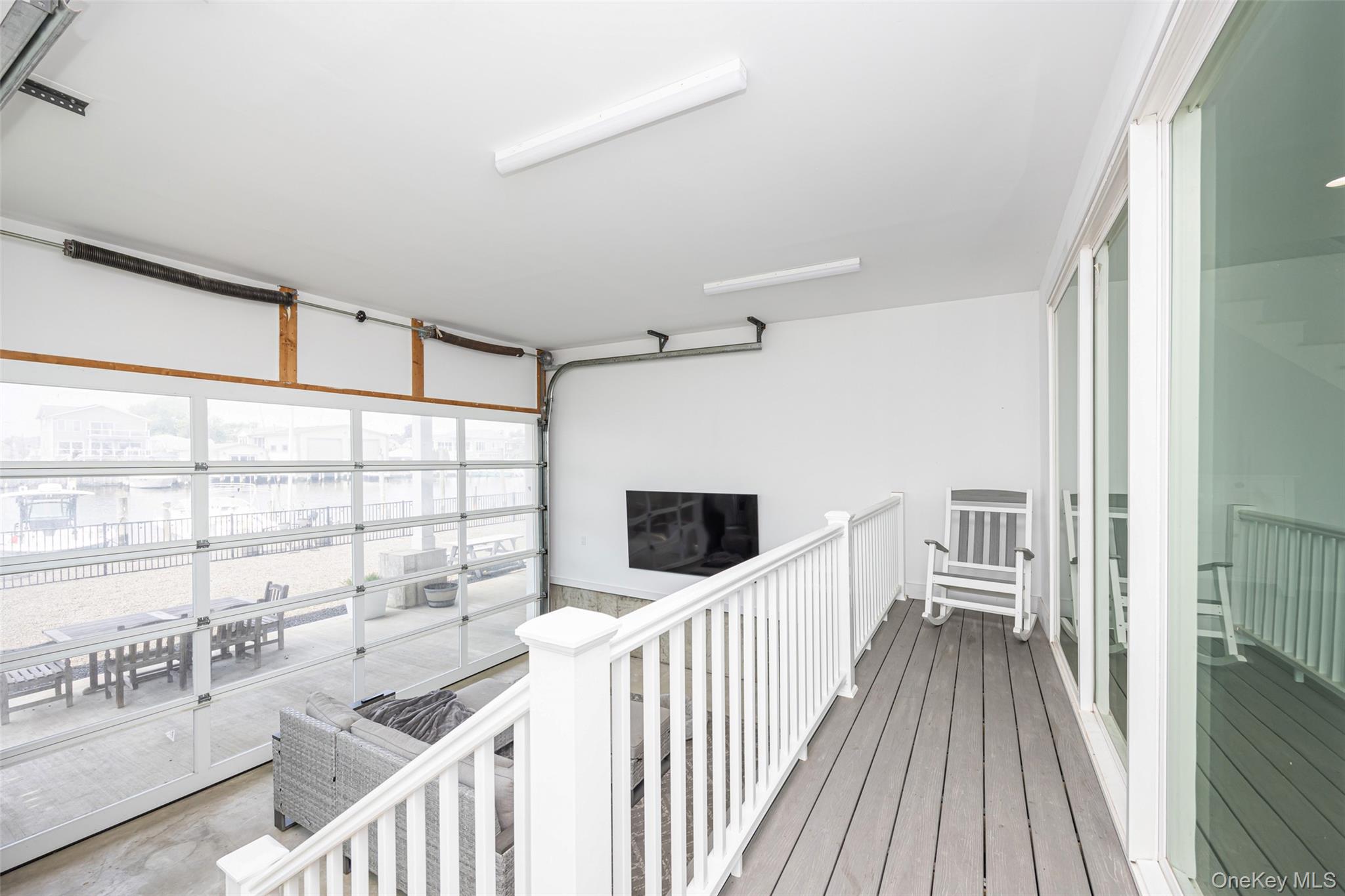 390 E Shore Road – For Sale photo 17