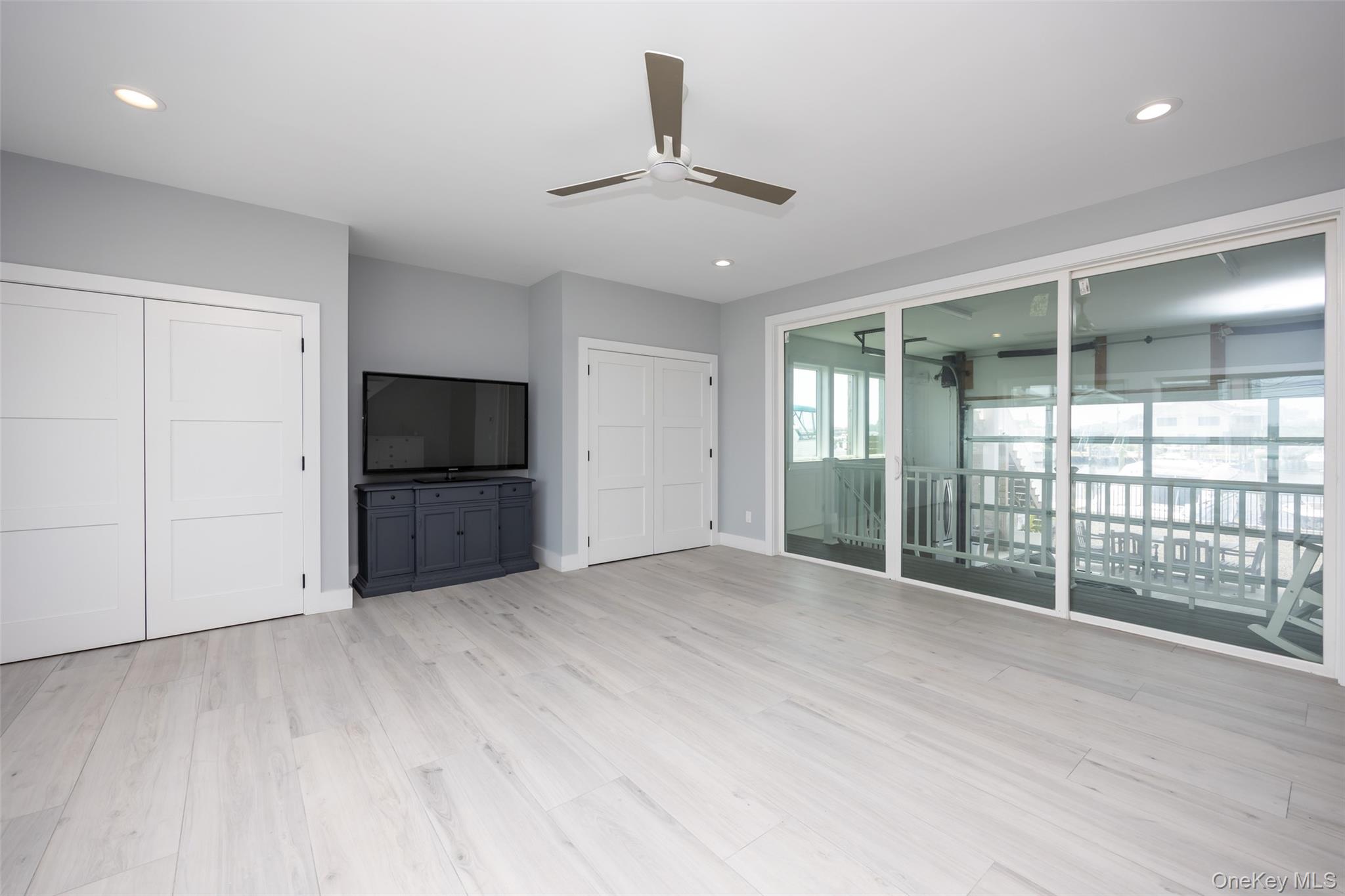 390 E Shore Road – For Sale photo 16