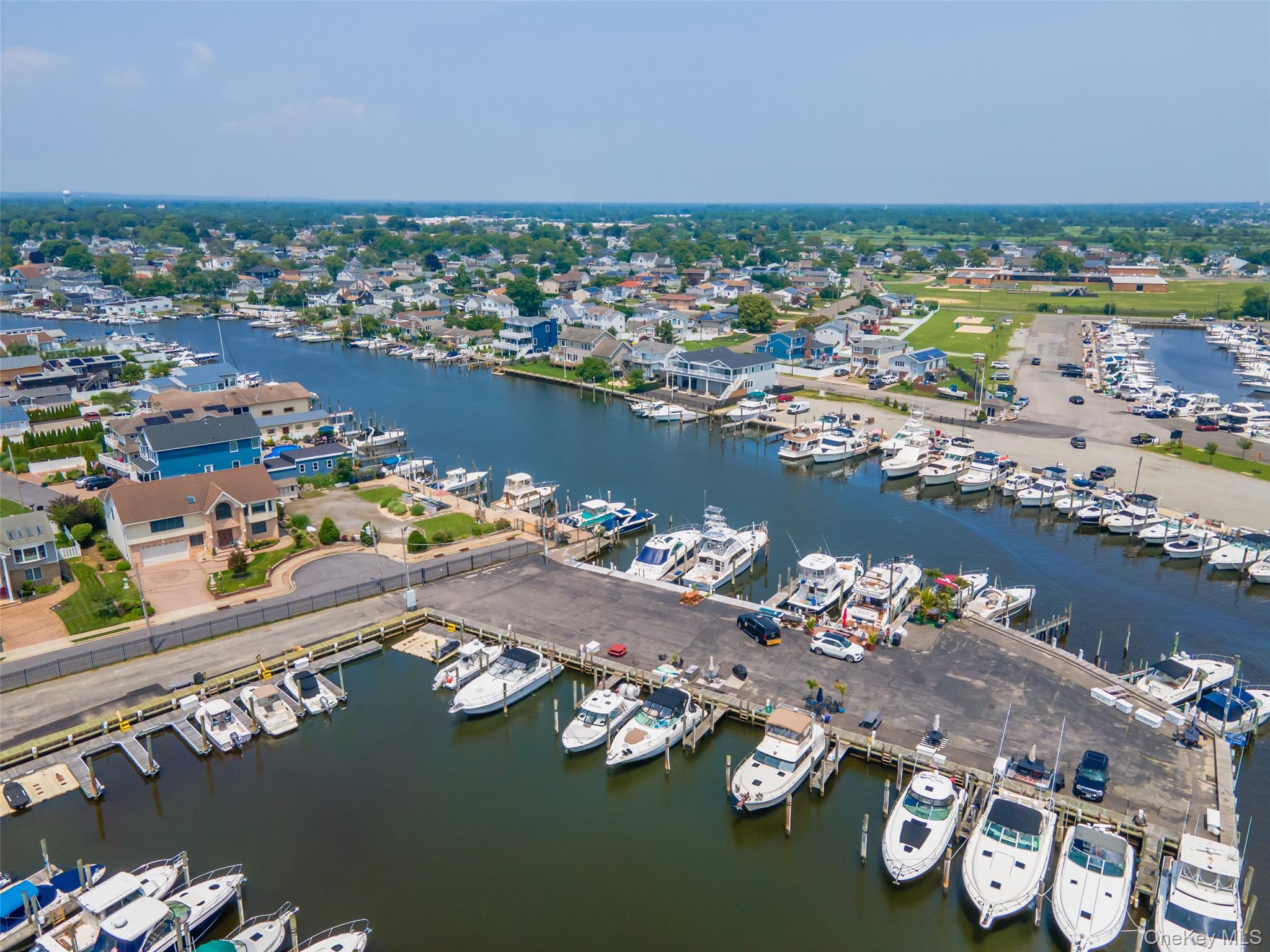 390 E Shore Road – For Sale photo 3
