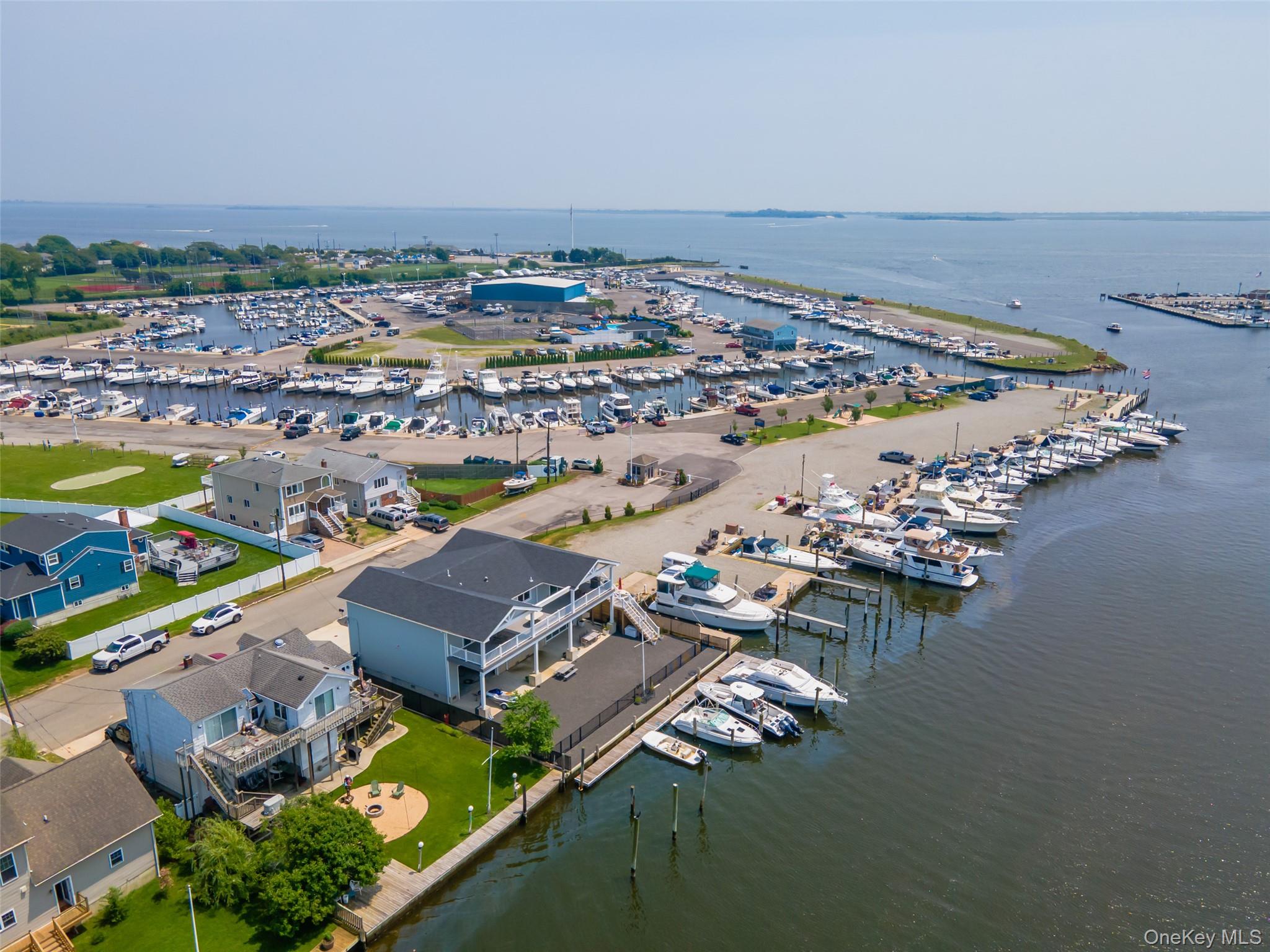 390 E Shore Road – For Sale photo 2