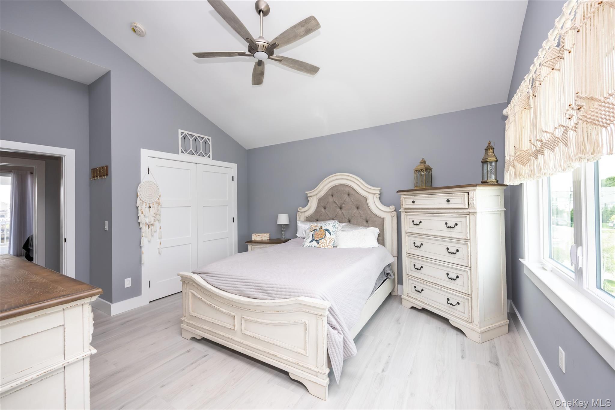 390 E Shore Road – For Sale photo 14