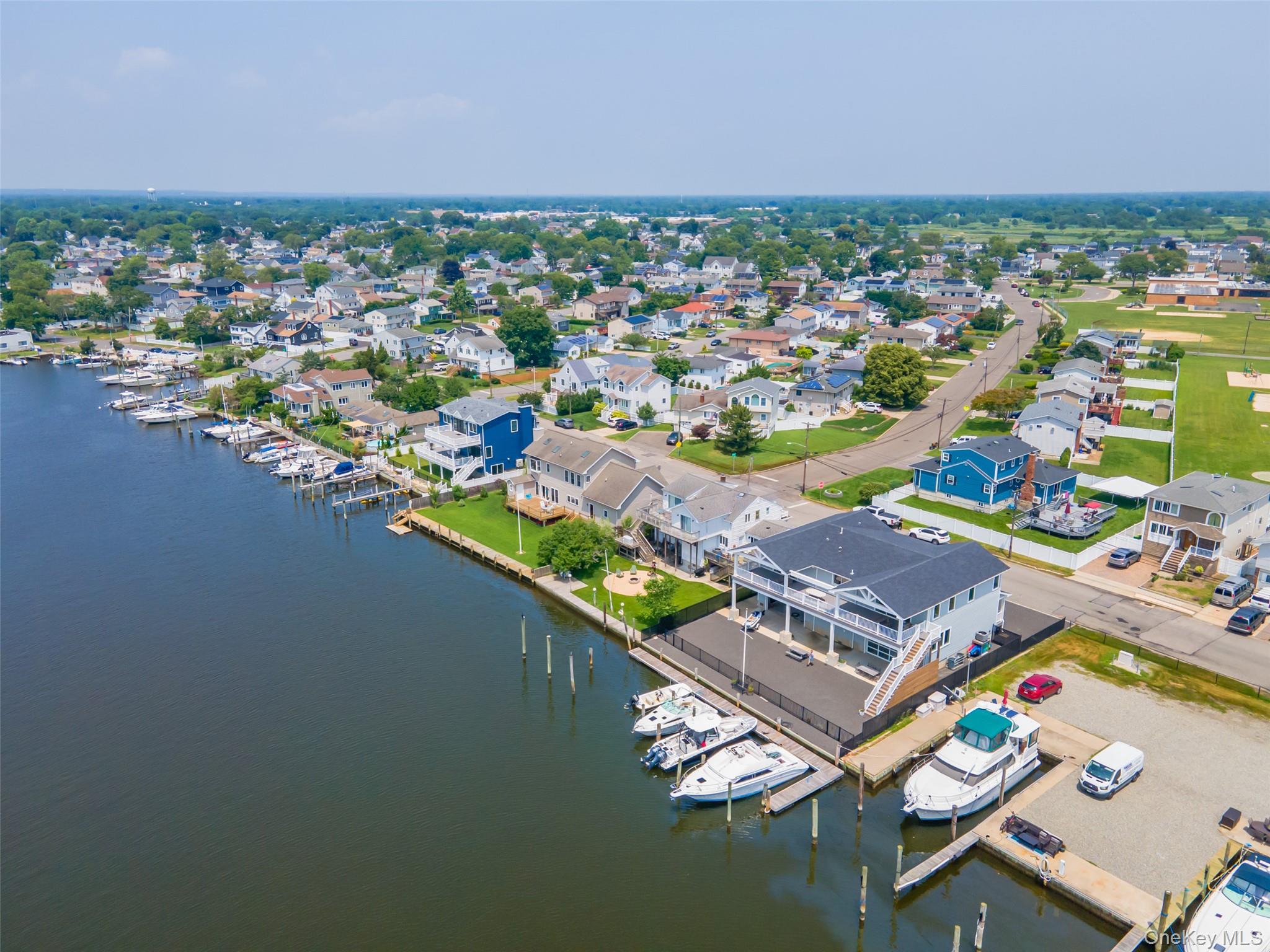 390 E Shore Road – For Sale