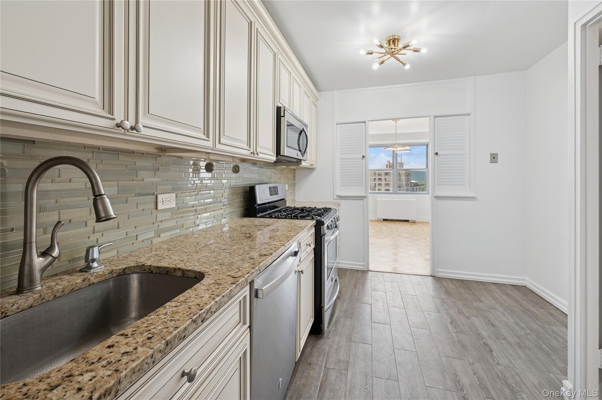 2500 Johnson Avenue, Unit 15N photo 8