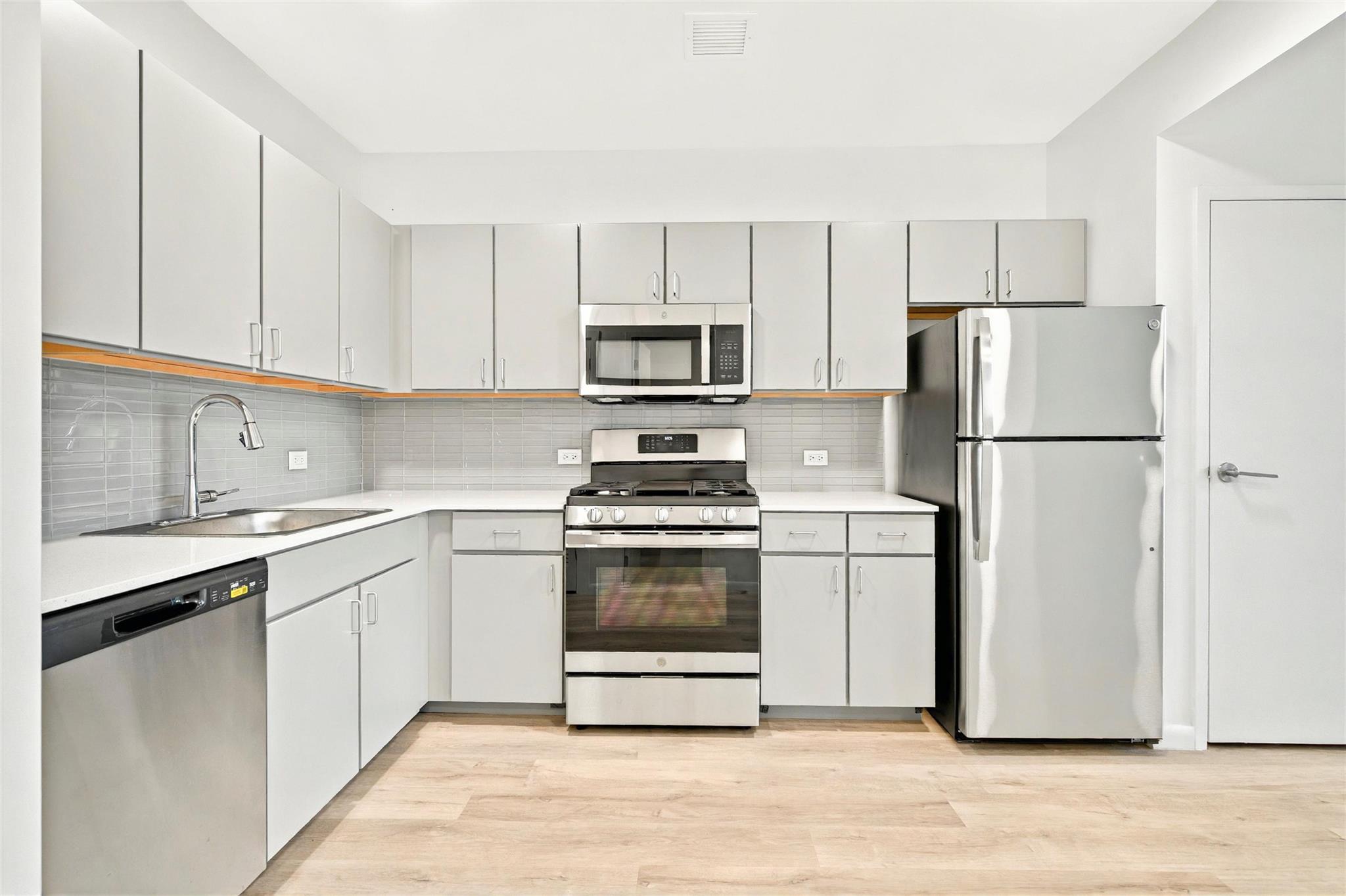 1727 Lacombe Avenue, Unit 4B photo 17