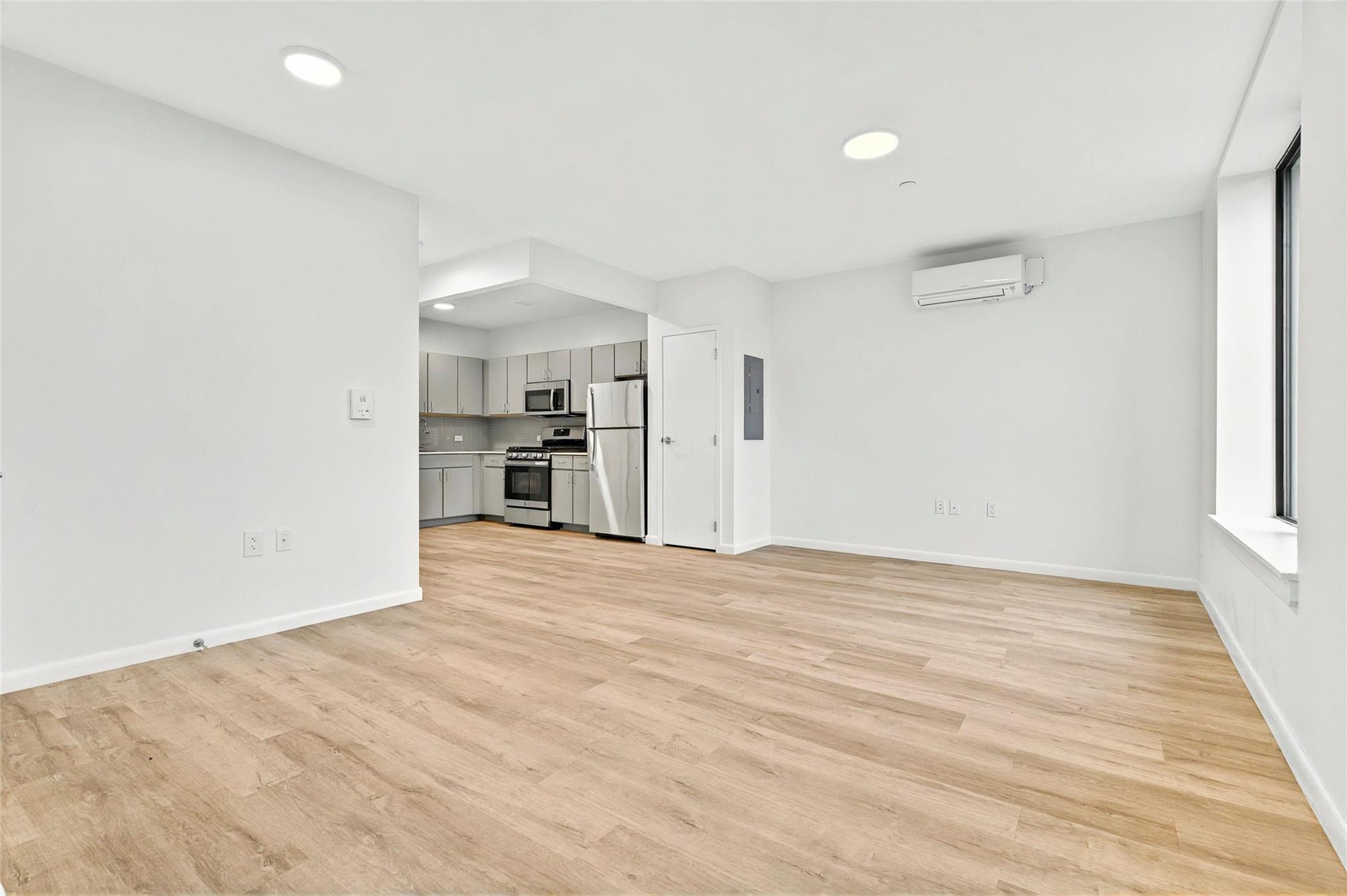 1727 Lacombe Avenue, Unit 4B photo 7