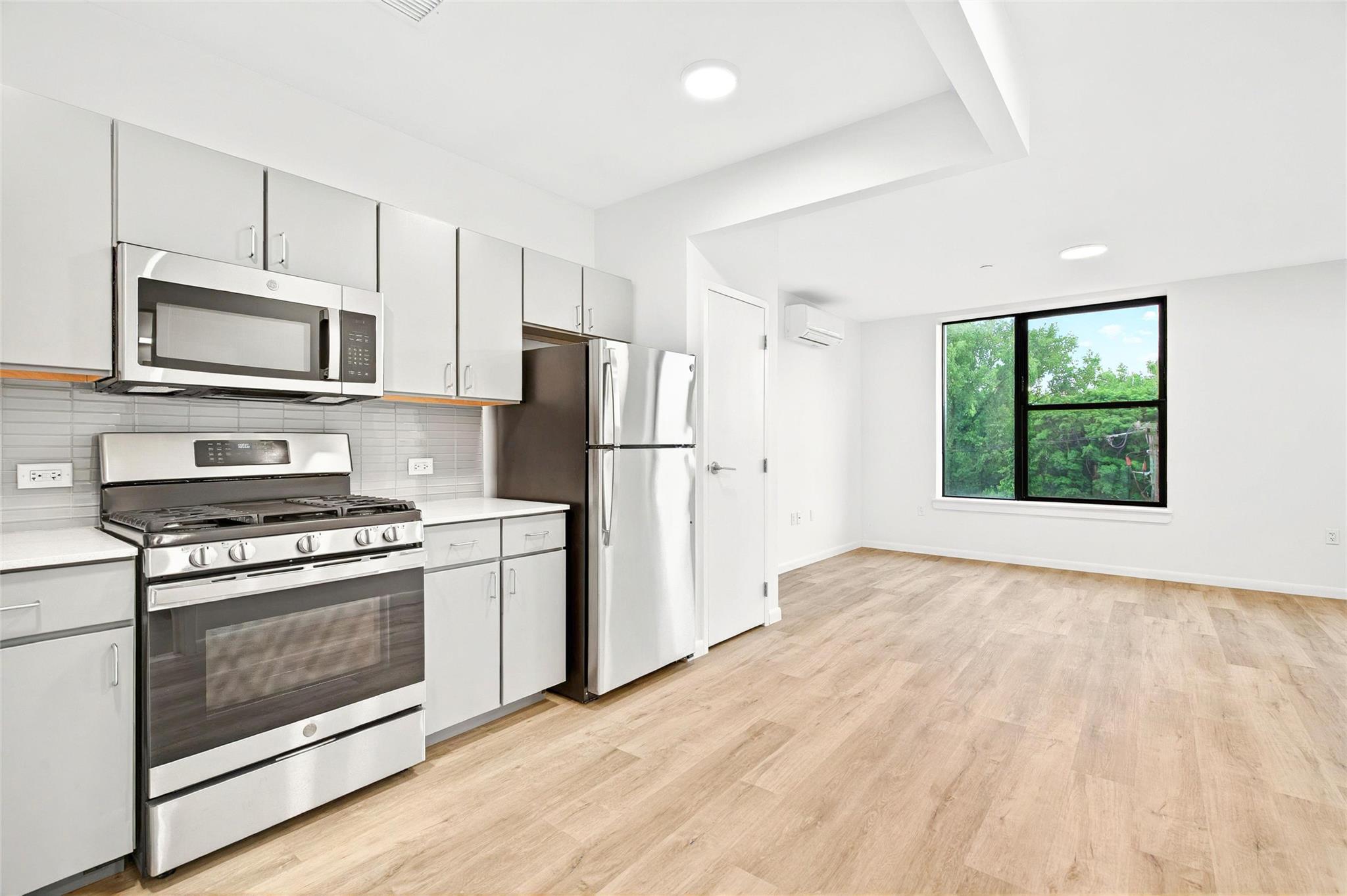 1727 Lacombe Avenue, Unit 4B photo 18