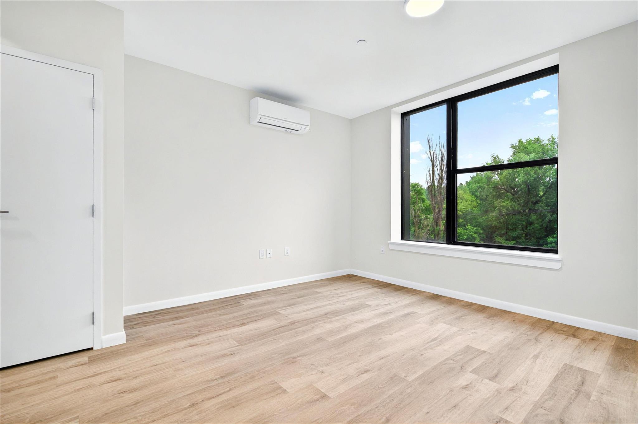 1727 Lacombe Avenue, Unit 4B photo 13