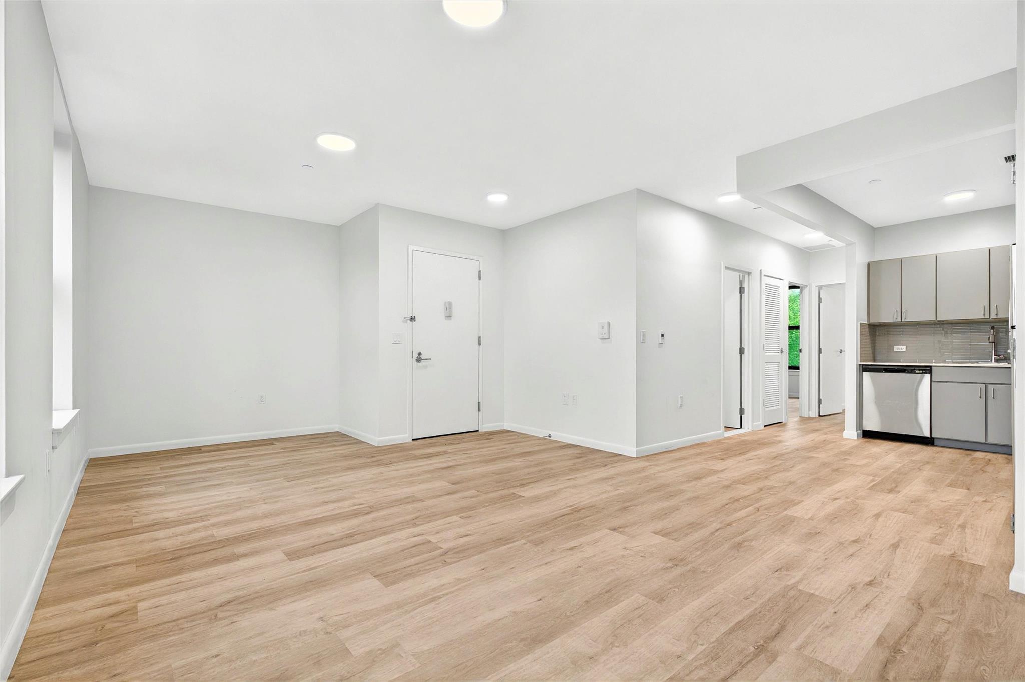 1727 Lacombe Avenue, Unit 4B photo 14