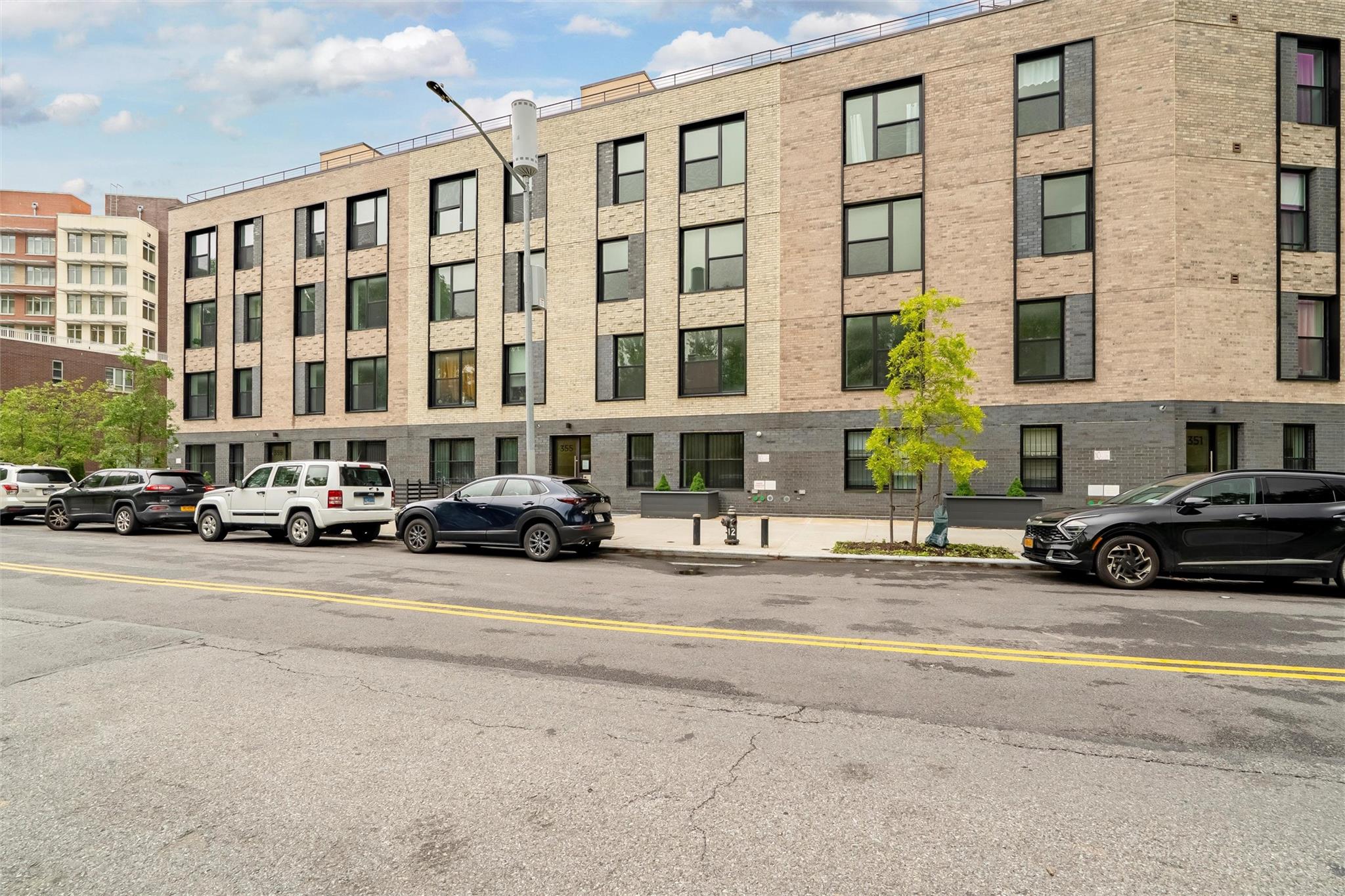 1727 Lacombe Avenue, Unit 4B photo 2