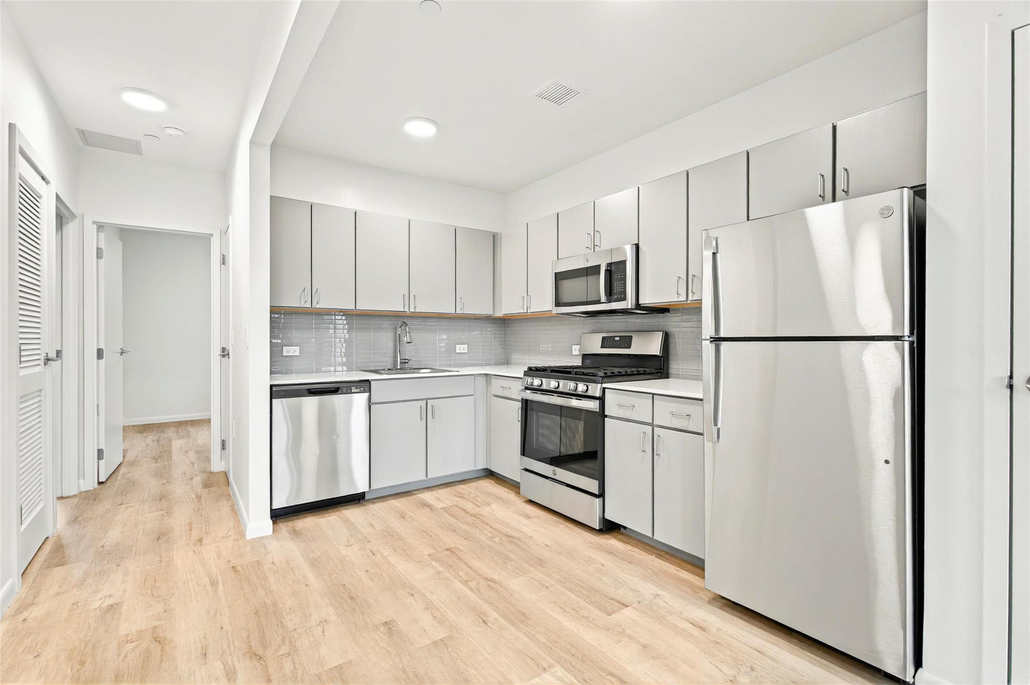 1727 Lacombe Avenue, Unit 4B photo 19
