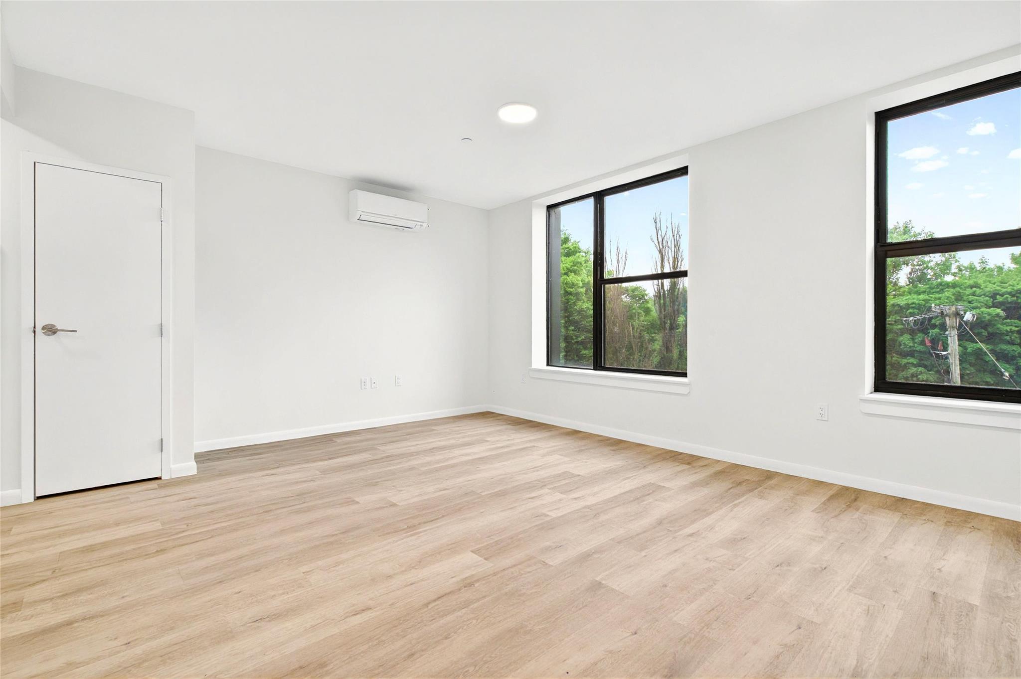 1727 Lacombe Avenue, Unit 4B photo 9