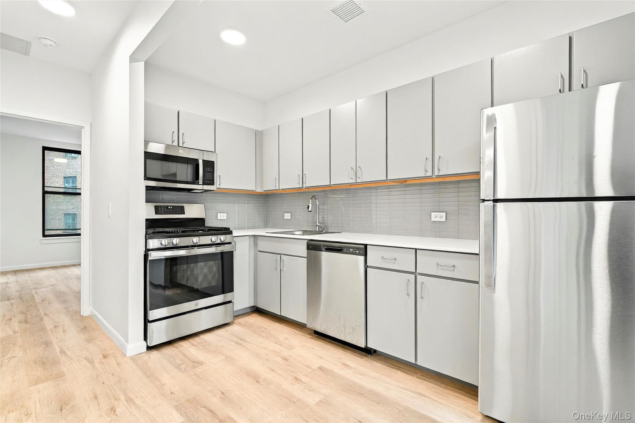355 Bronx River Avenue, Unit 3B photo 11