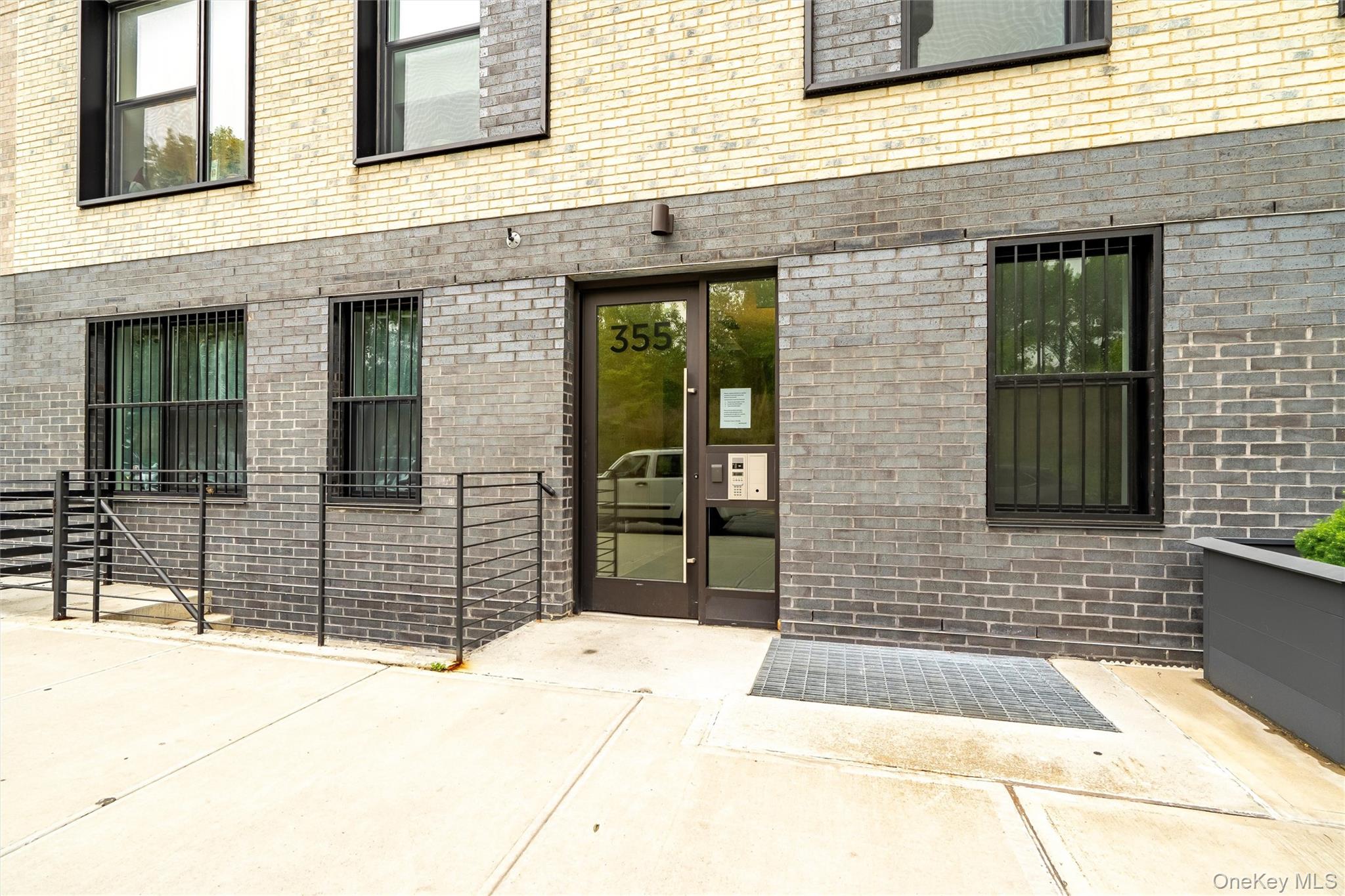 355 Bronx River Avenue, Unit 3B photo 4