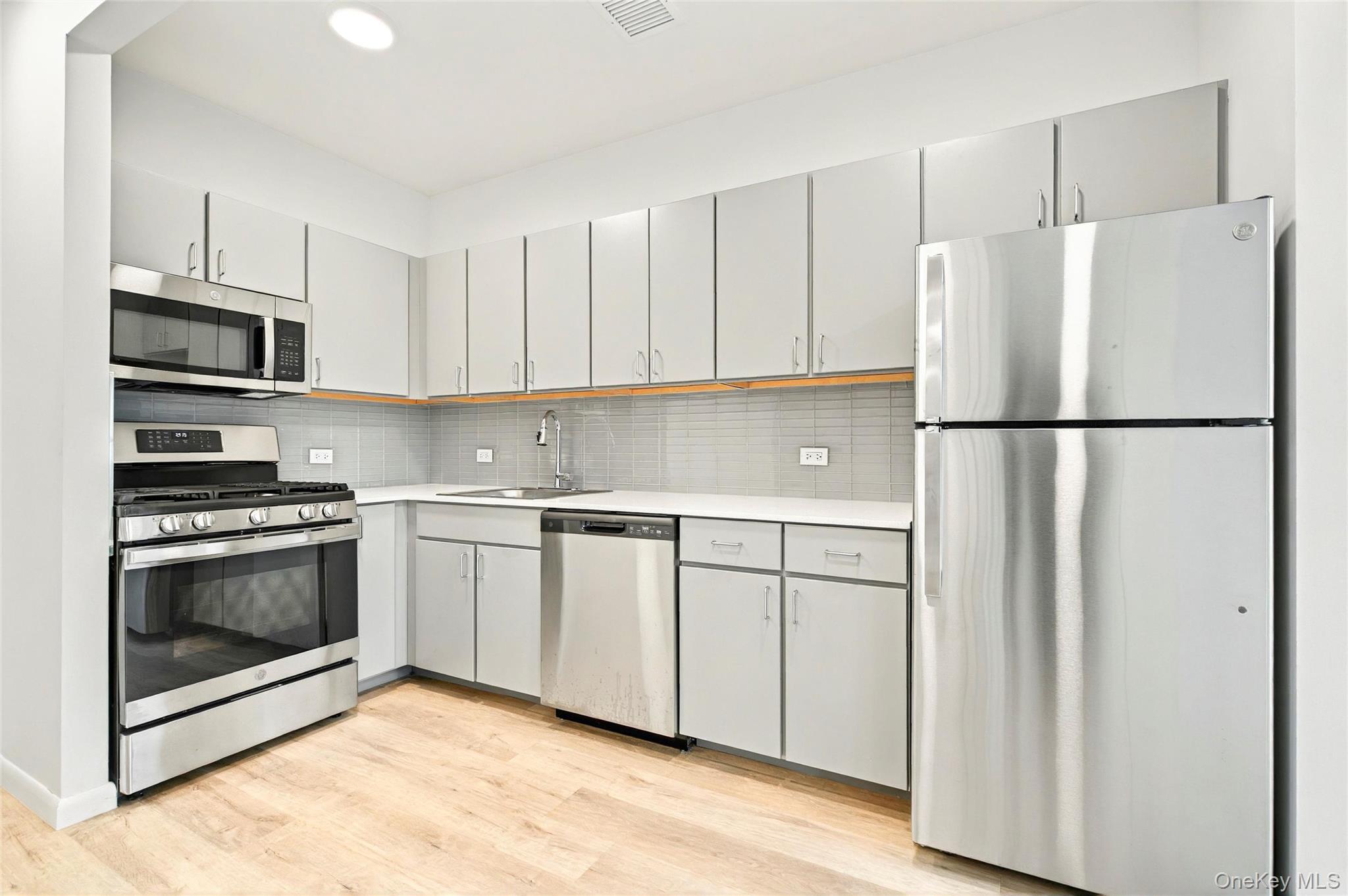 355 Bronx River Avenue, Unit 3B photo 12