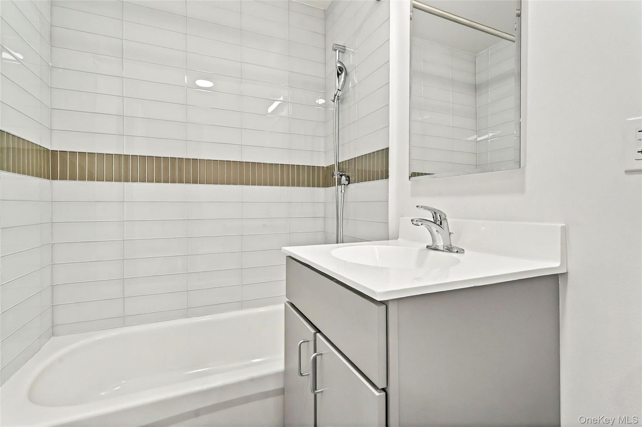 355 Bronx River Avenue, Unit 3B photo 21