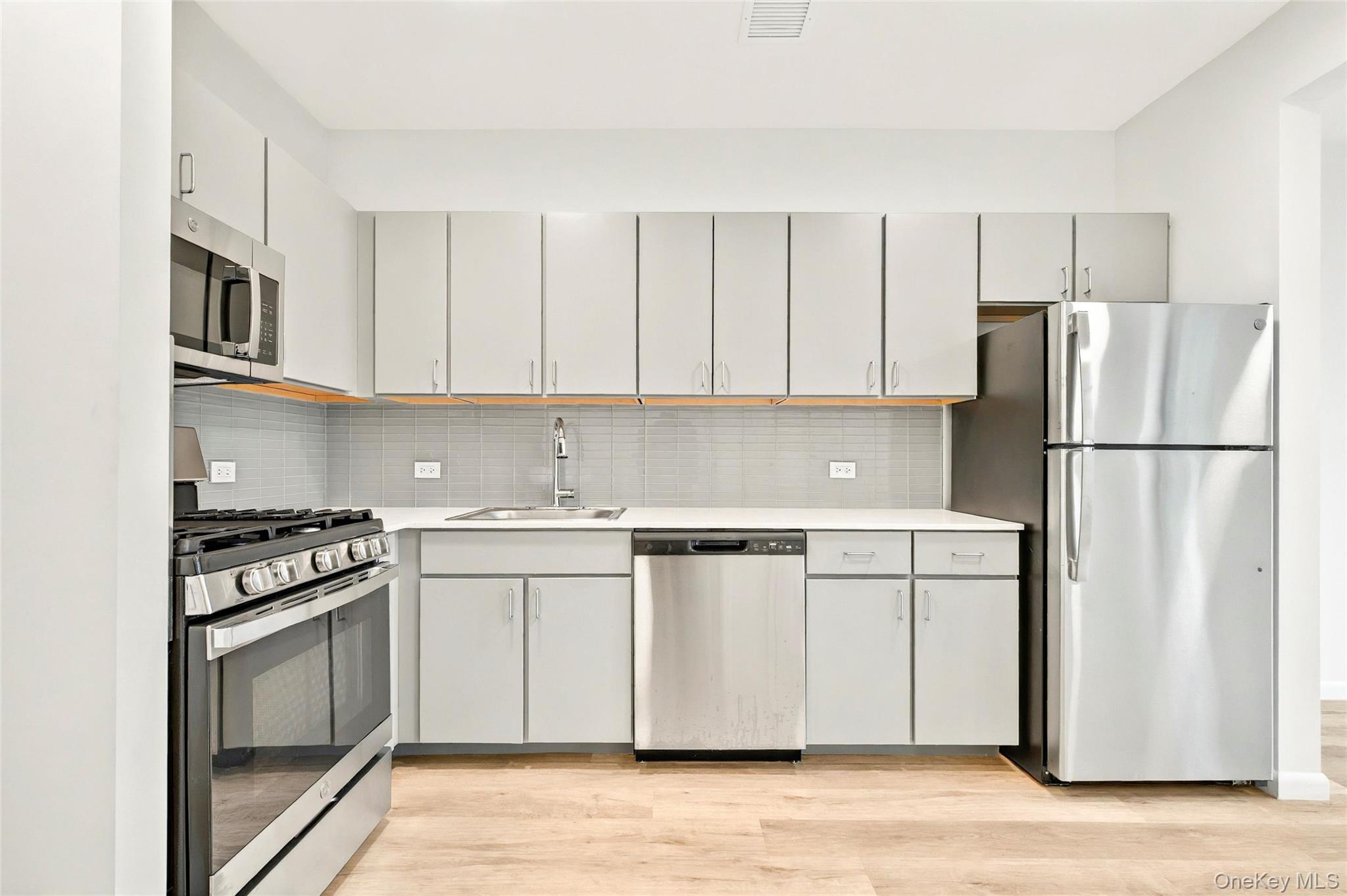 359 Bronx River Avenue, Unit 3B photo 13