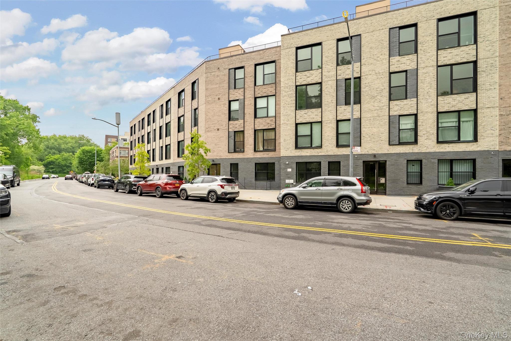 359 Bronx River Avenue, Unit 3B photo 2