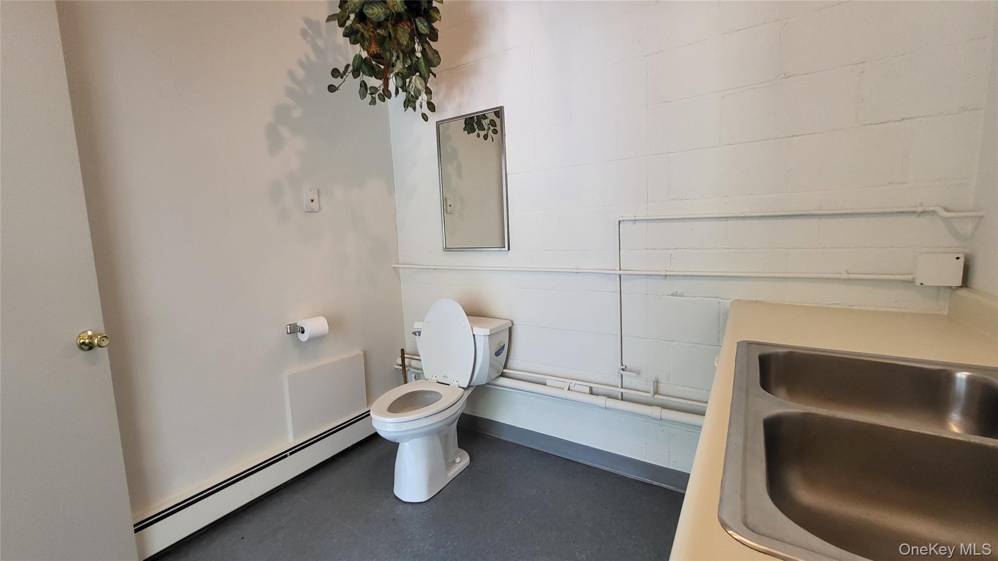73-75 West Road – For Rent photo 14