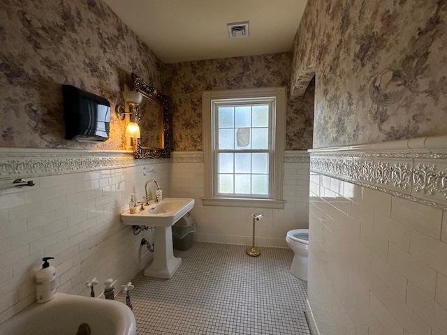 27 W Neck Road, Unit 2nd Fl – S photo 4