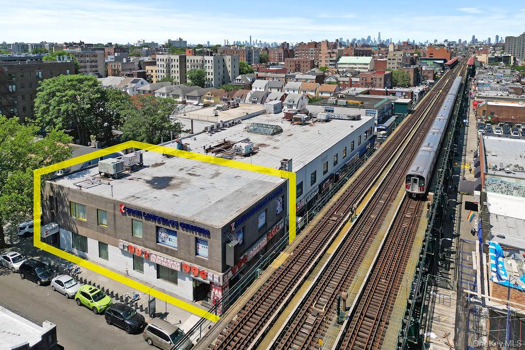 7814 Roosevelt Avenue, Unit A photo 2