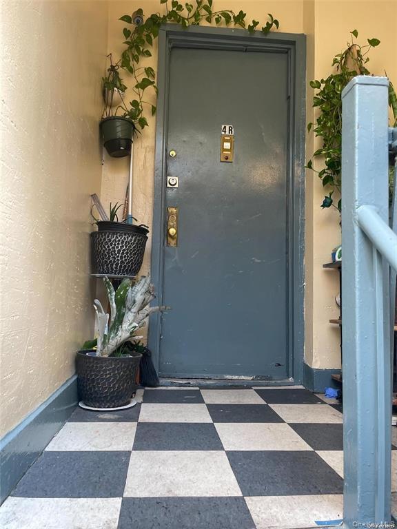 567 Saint Johns Place, Unit 8 photo 4