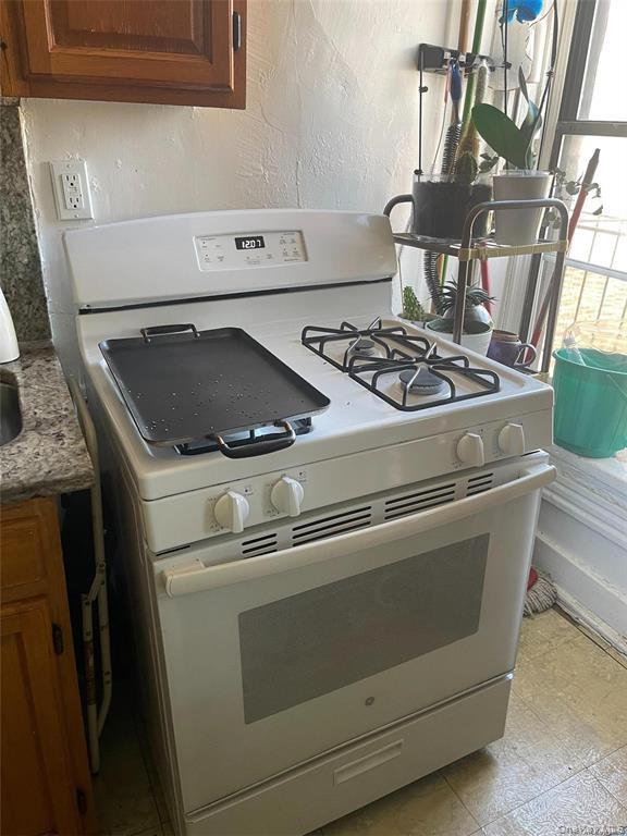 567 Saint Johns Place, Unit 8 photo 8