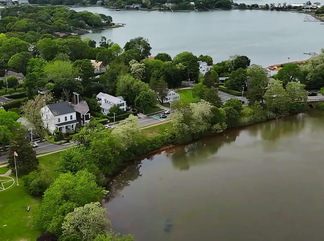 352 Main Street – For Sale