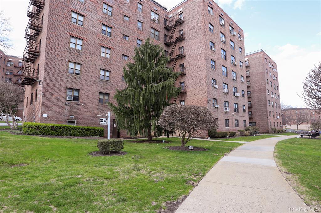 87-40 Francis Lewis Boulevard, Unit A76 photo 4