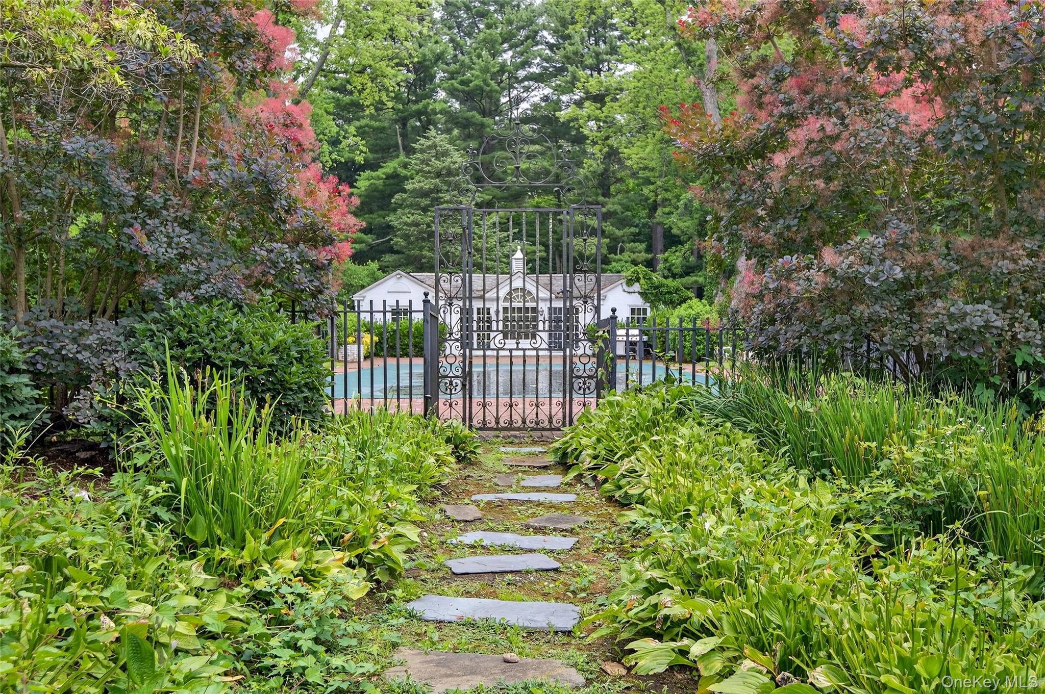 60 Piping Rock Road – For Sale photo 28