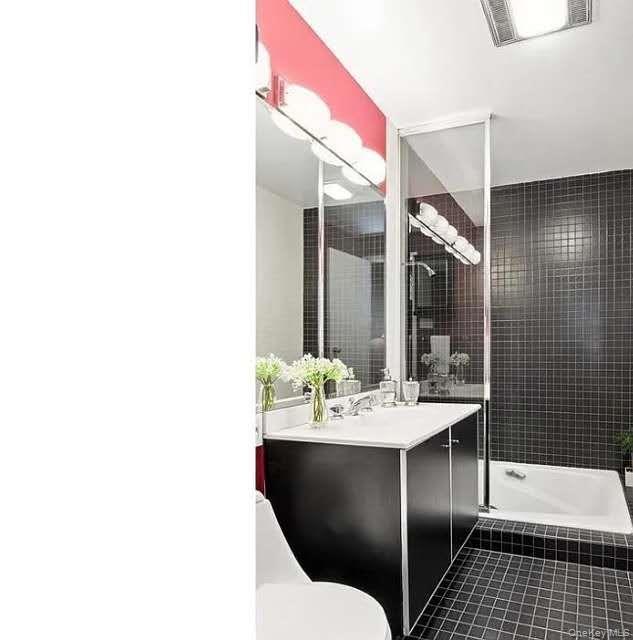 8 W 65th Street, Unit 5A photo 4