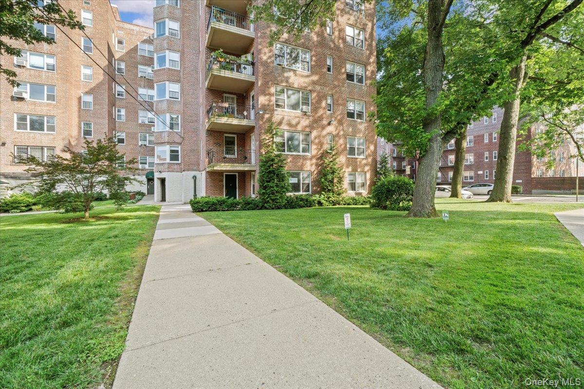 2711 Henry Hudson Parkway W, Unit 1F photo 6