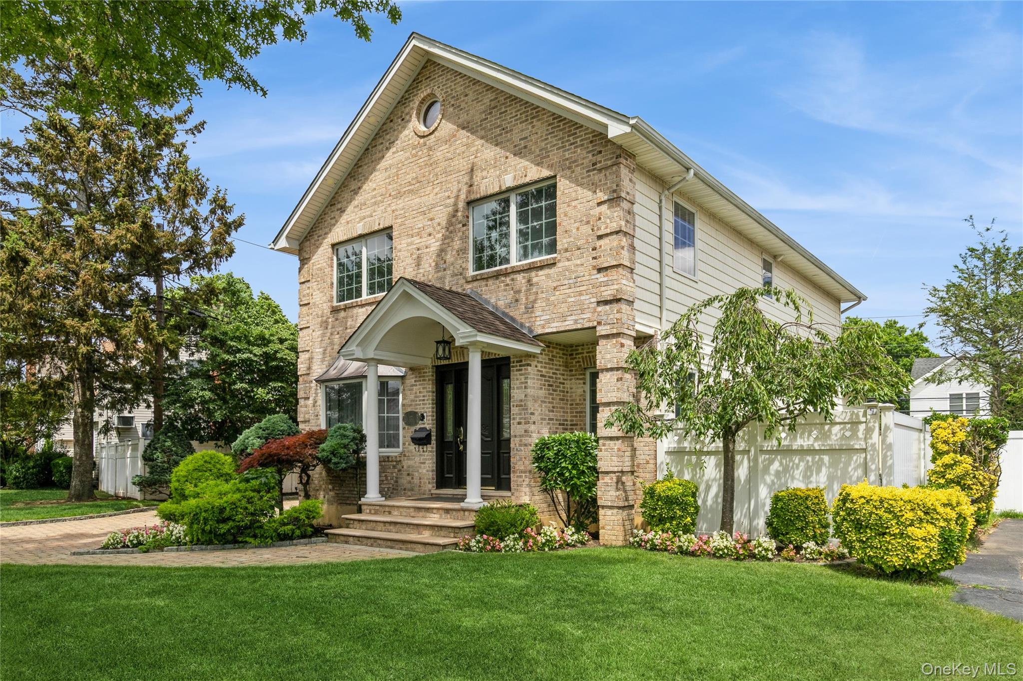 27 Greenlawn Boulevard – For Sale photo 3