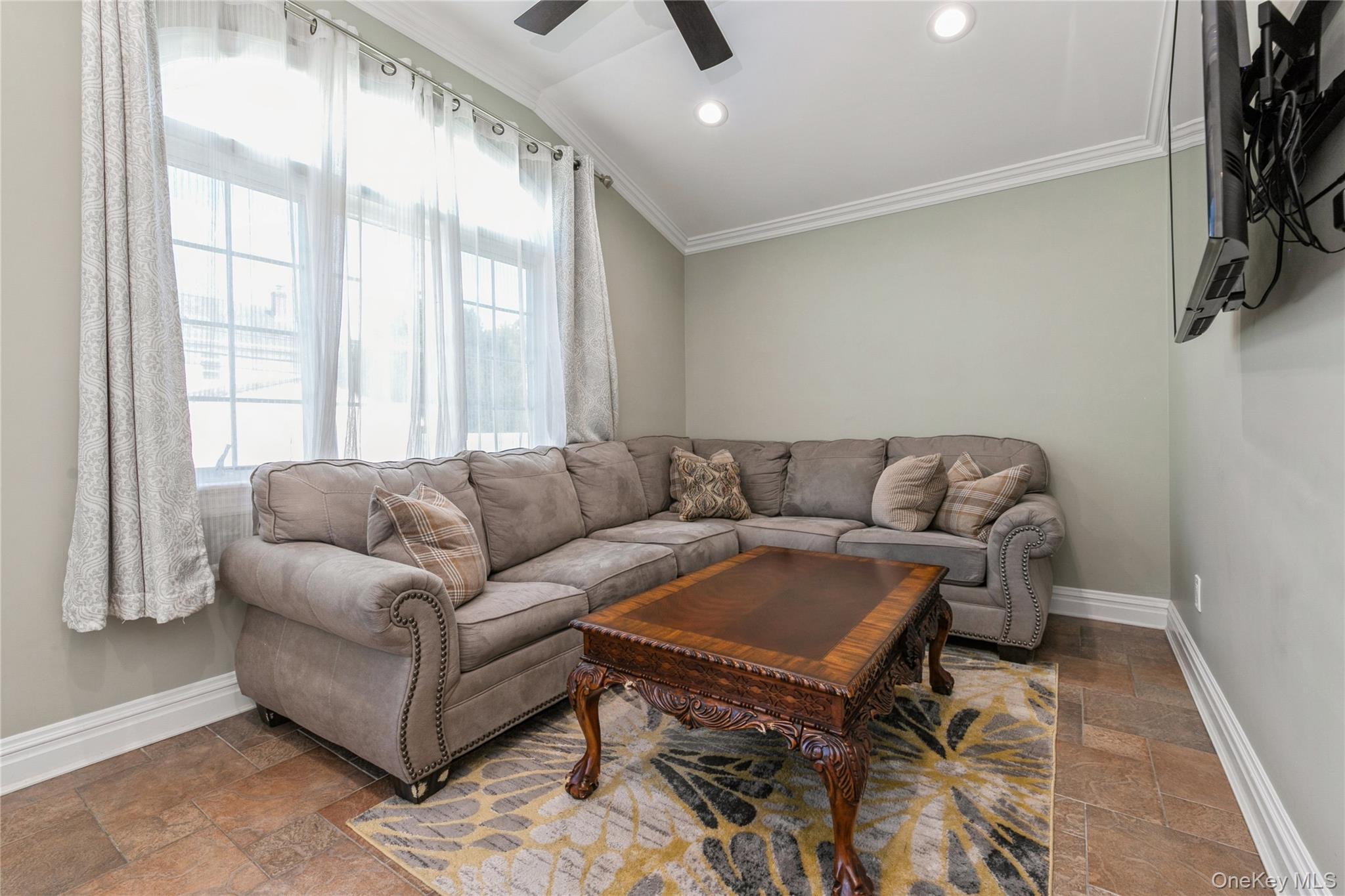 27 Greenlawn Boulevard – For Sale photo 18