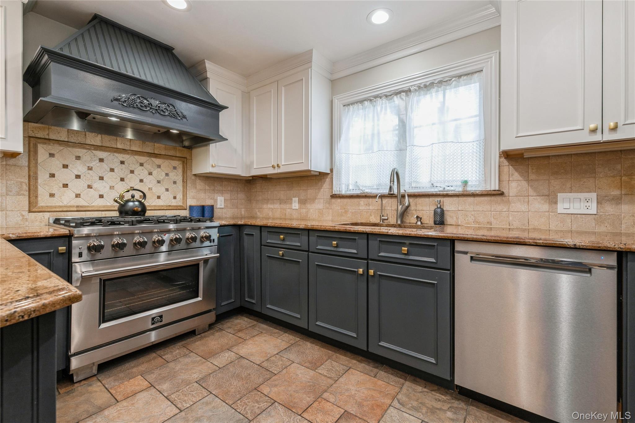 27 Greenlawn Boulevard – For Sale photo 16