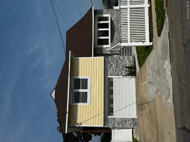 558 Oxford Road – For Sale photo 2