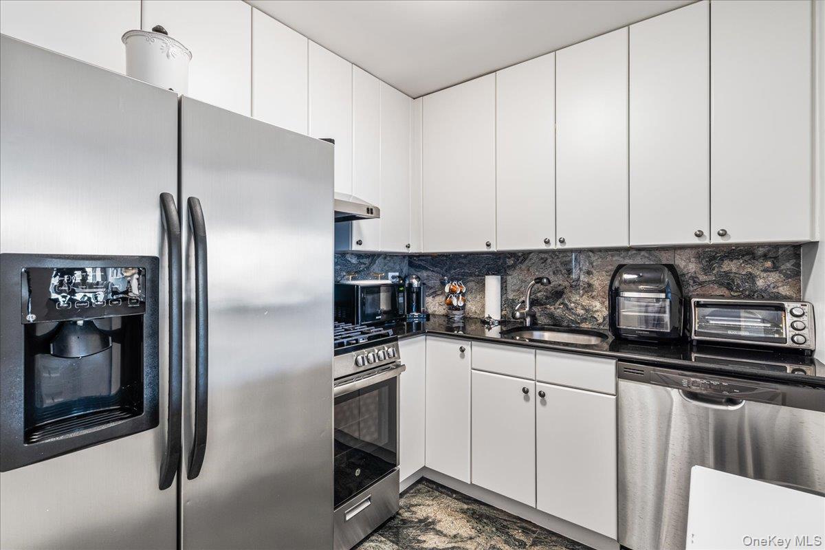 17-85 215 Street, Unit 16J photo 10