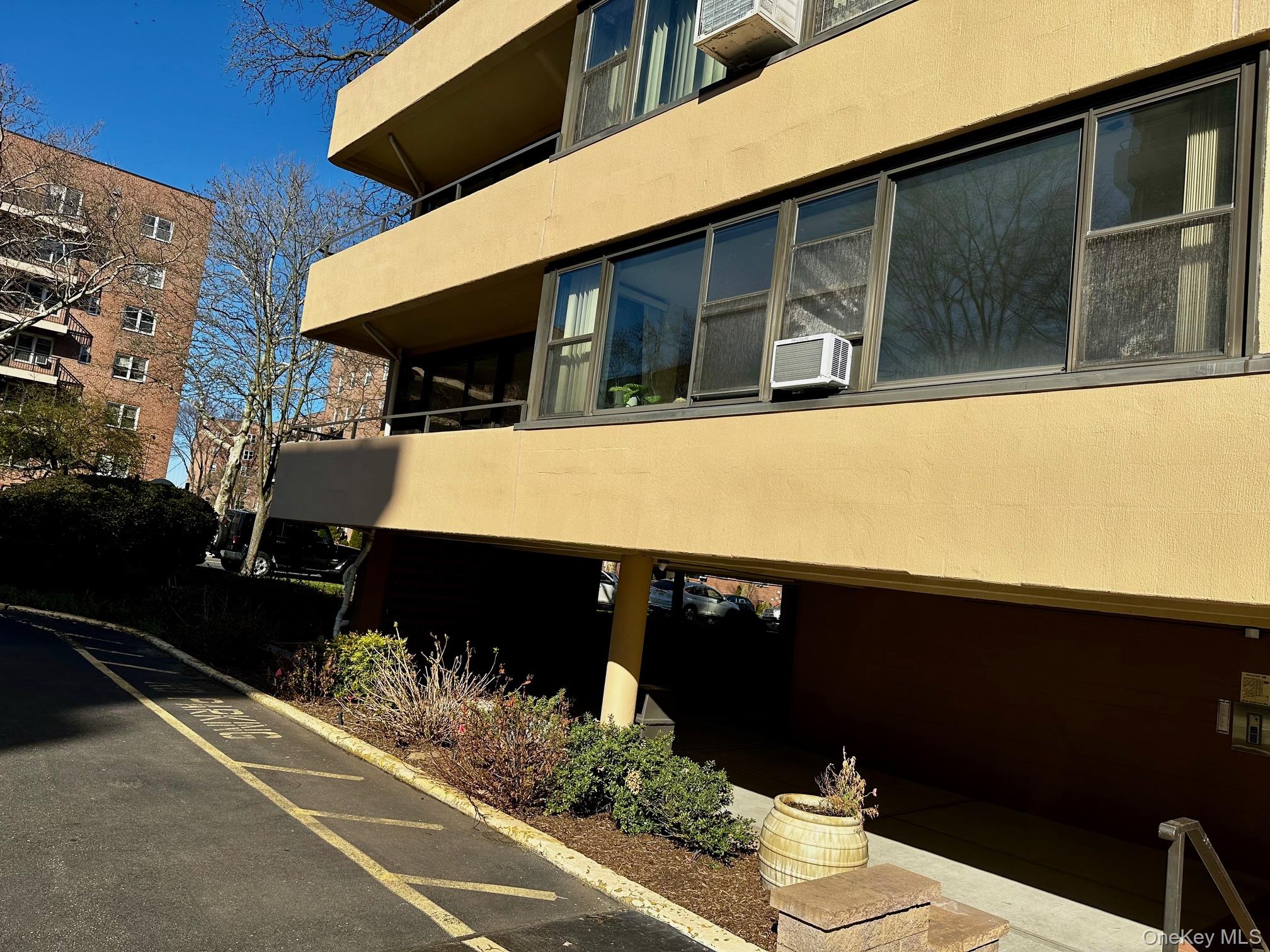 162-30 Powells Cove Boulevard, Unit 2D photo 3